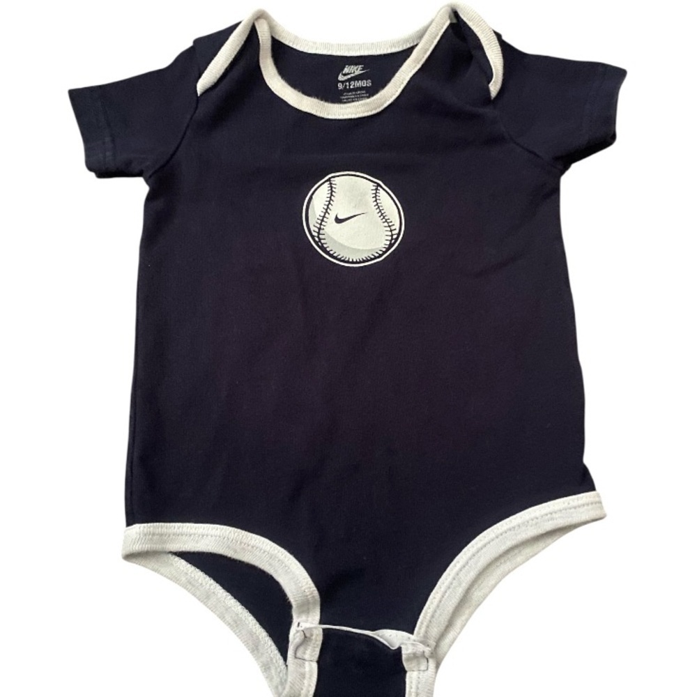 Nike boy’s 9/12 suit